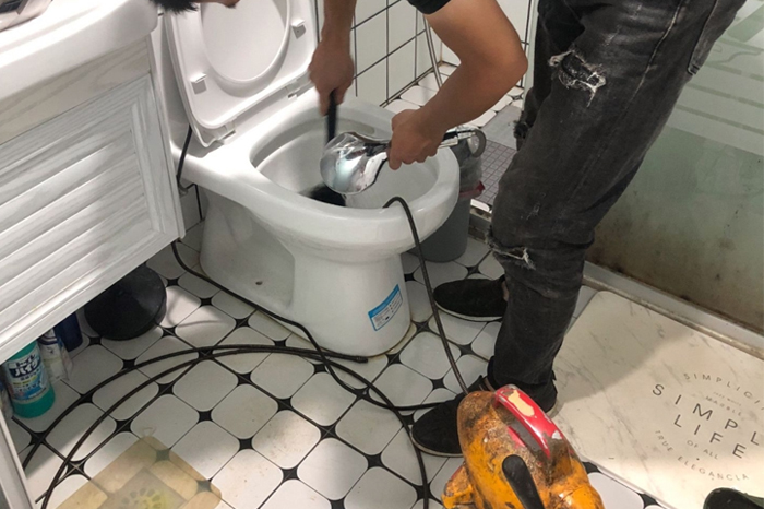 汕尾马桶堵塞自己疏通还是找师傅?专业上门服务让你省时更省心